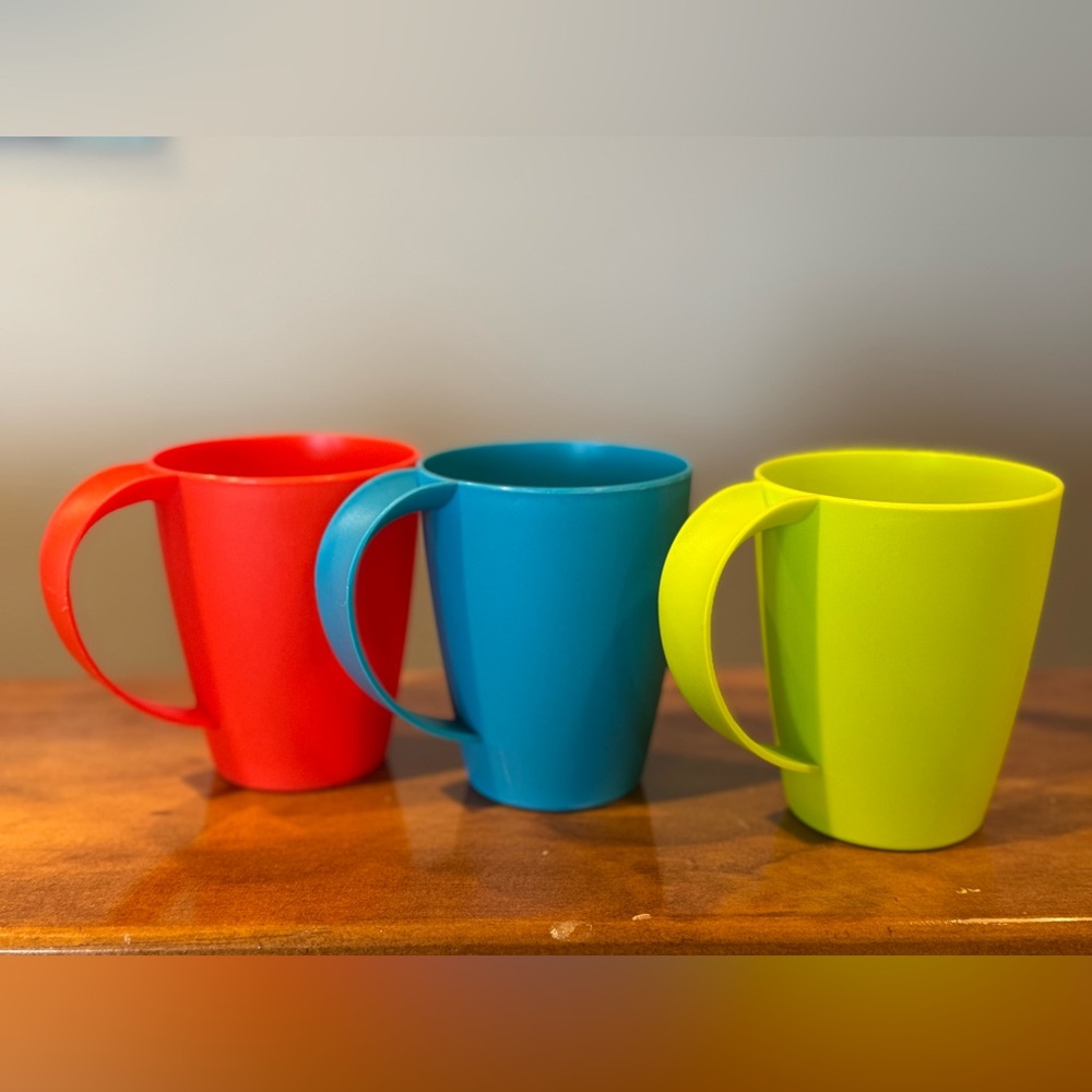 Set of 3 Kids plastic mugs with handles